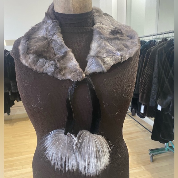 Grey Fur Collar with Silver Poms - Picture 1 of 2